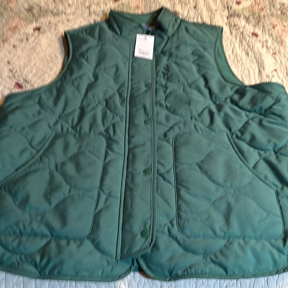 Plus size vest.   New with tags!